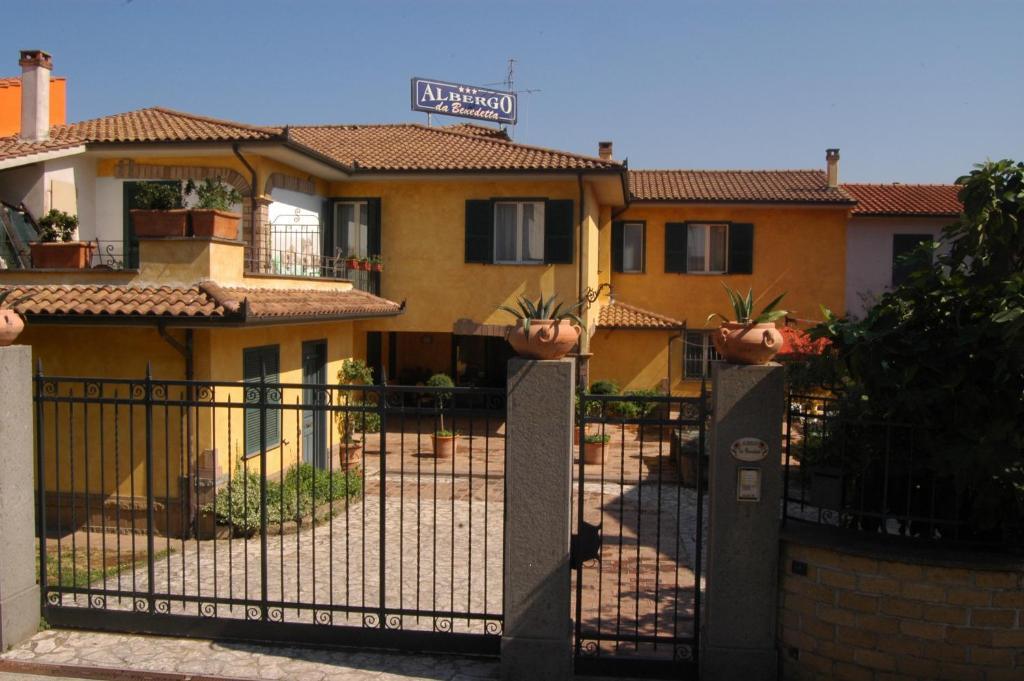 Albergo Da Benedetta Vetralla Exterior photo