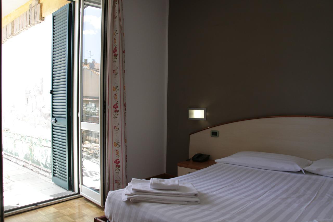 Albergo Da Benedetta Vetralla Exterior photo